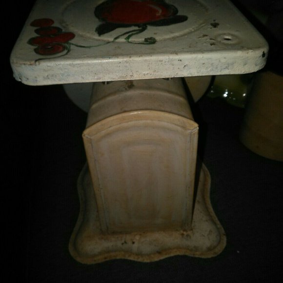 Vintage American Family Scale Apples Decor - Picture 2 of 5